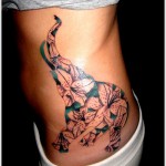 Татуировка на слон на бедро - отстрани и задник за момиче