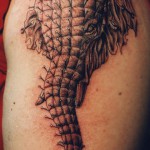 Татуировка на слон с игли в главата и багажника