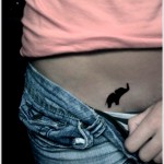 Татуировка на слон от срамната страна на момичето - интимна татуировка на слон