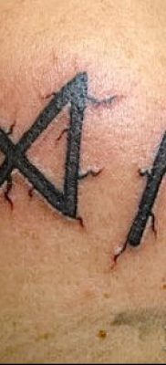 fotó egy szerencsés talizmán tetoválásról (jelentése) - egy példa egy érdekes tetoválás -tervezésre - 033