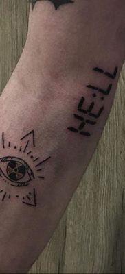Zdjęcie Tatuaż ze znakiem promieniowania 26.04.2020 №005 -Radiation Tattoo-