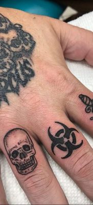 Zdjęcie Tatuaż ze znakiem promieniowania 26.04.2020 №001 -Radiation Tattoo-