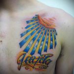 soleil tatouage sur sa poitrine - une photo fraîche du tatouage fini 14072016 2