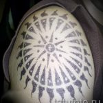 soleil tatouage sur son épaule - une photo fraîche du tatouage fini 14072016 1