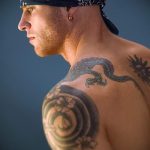 A tetoválás hűvös változata a nappal