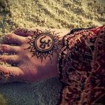 soleil tatouage avec le mot - menő fotó du tatouage fini sur 14072016 1