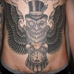 bagoly tálkalapban - tetoválás a gyomorban - férfiaknak