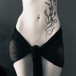 tatovering på bryst og mave - foto 3