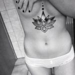 tatovering på bryst og mave - foto 2