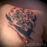 Bika állatöv jel tetoválás a bal mellkason