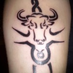 Fotó a Bika csillagjegy kész tetoválásáról - házi törzsi tetoválás a karon