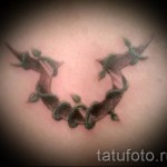 Fotó a kész tetoválásról a Bika állatövi jelről - egy zöld szőlővel fonott szimbólum