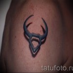 Fénykép a kész tetoválásról a Bika csillagjegyről - egy szimbólum egy árnyékkal a vállán