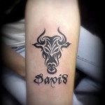 Fotó a Bika állatövi jel kész tetoválásáról - taravírozható rajz felirattal