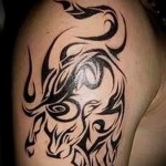 Fotó a Bika csillagjegy kész tetoválásáról - minták a jobb vállon