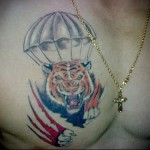 tiger tatovering på brystsoldat