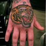 tigerhoved tatovering - old school version på knytnæve
