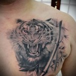 tiger tatovering på brystbenet til mænd