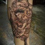 tiger tatovering på ben - kamp med samurai