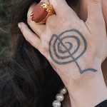 Снимка на татуировката на Тина Канделаки на ръката от 21.09.2018 №034 - Татуировка на Тина Кан -
