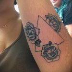 tetovaža trokuta s ružama - Primjer fotografije cool tetovaže na 14072016 1