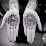 Tattoo -Dreieck mit einem Auge - Foto Beispiel eines kühlen Tätowierung auf 14072016 2