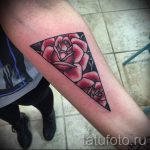 Tattoo -Dreieck mit Rosen - Foto Beispiel eines kühlen Tätowierung auf 14072016 1
