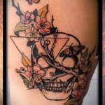 Tattoo -Dreieck mit Rosen - Foto Beispiel eines kühlen Tätowierung auf 14072016 2