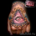 oko koje vidi tetovažu u trokutu vrijednosti - primjer cool fotografije tetovaže na 14072016 1