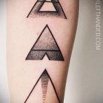 tetovaža trokuta avec bande - Fotografija primjer d'un tatouage frais sur 14072016 1