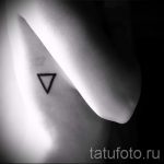 Triangle inversé Tattoo - Fotografija primjer d'un tatouage frais sur 14072016 2
