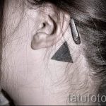 Trokut tatouage sur son cou - primjer fotografije d'un tatouage frais sur 14072016 3