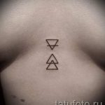 Trokut Tätowierung auf seiner Brust - Fotografija Beispiel eines kühlen Tätowierung auf 14072016 2