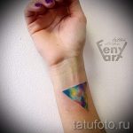 Triangle Tattoo auf dem Handgelenk - Foto Beispiel eines kühlen Tätowierung auf 14072016 2