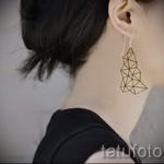 Tetovaža trokuta auf seinem Hals - Fotografija Beispiel eines kühlen Tätowierung auf 14072016 2