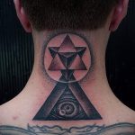 Tetovaža trokuta na vratu - Primjer fotografije cool tetovaže na 14072016 2