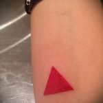 tetovaža crvenog trokuta - foto primjer cool tetovaže iz 14072016 1