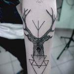 Jelen u tetovaži trokuta - foto primjer cool tetovaže iz 14072016 1