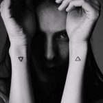 tetovaža trokuta na zglobu - primjer fotografije cool tetovaža iz 14072016 4