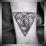 trokutasta tetovaža s ružama - foto primjer cool tetovaže iz 14072016 1