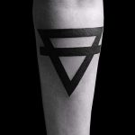 trokut s tetovažom na prugu - primjer fotografije cool tetovaže iz 14072016 2