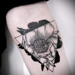 cvijeće u tetovaži trokuta - foto primjer cool tetovaže iz 14072016 2