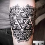beskrajna tetovaža trokuta - Primjer fotografije cool tetovaže na 14072016 2