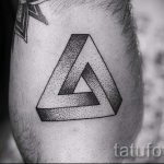 endlose Dreieck Tätowierung - Foto Beispiel eines kühlen Tätowierung auf 14072016 2