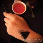 tetovaža noir trokuta - Fotografija primjer d'un tatouage frais sur 14072016 1