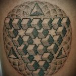 tetovaža s trokutom bez peraje - Fotografija primjer d'un tatouage frais sur 14072016 2