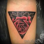tatouage ruža u trokutu - Fotografija Primjer d'un tatouage frais sur 14072016 1