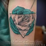 tatouage trokut avec des roses - Fotografija primjer d'un tatouage frais sur 14072016 2