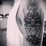 tetovaža Eye montagne u trokutu - Fotografija Primjer d'un tatouage frais sur 14072016 2