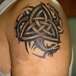 Celtic Tattoo -Muster auf der Schulter - ein Beispiel für ein Foto zur Auswahl 28022016 2